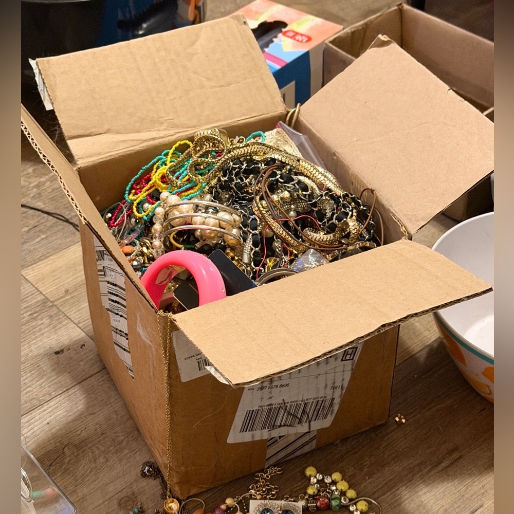 2 lb jewelry lot~ the ultimate Discover lot wearable repair craft